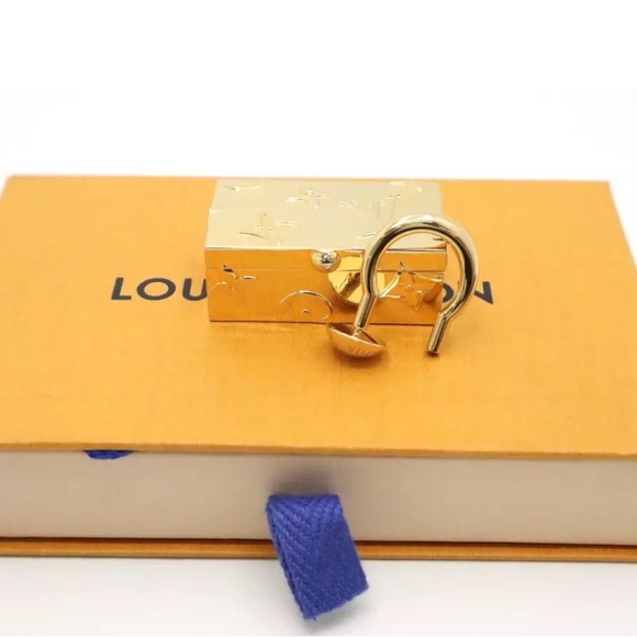 Louis Vuitton Berg Stud Ring - Picture 16 of 16